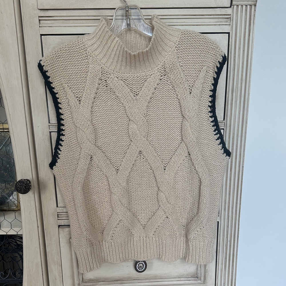 Elegant Cable Knit Turtleneck Sweater - Beige and Black